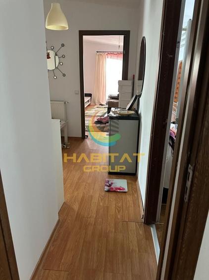 Apartament cu 3 camere semidecomandat, mobilat în Central