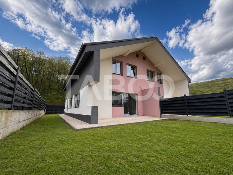 Duplex cu 4 camere cu Canalizare în Tăuți