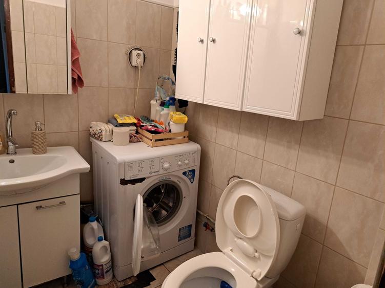 Apartament cu 4 camere decomandat în Mofleni