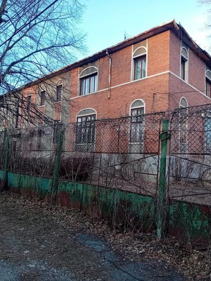 Birou, de 1,600 mp, în Petroșani