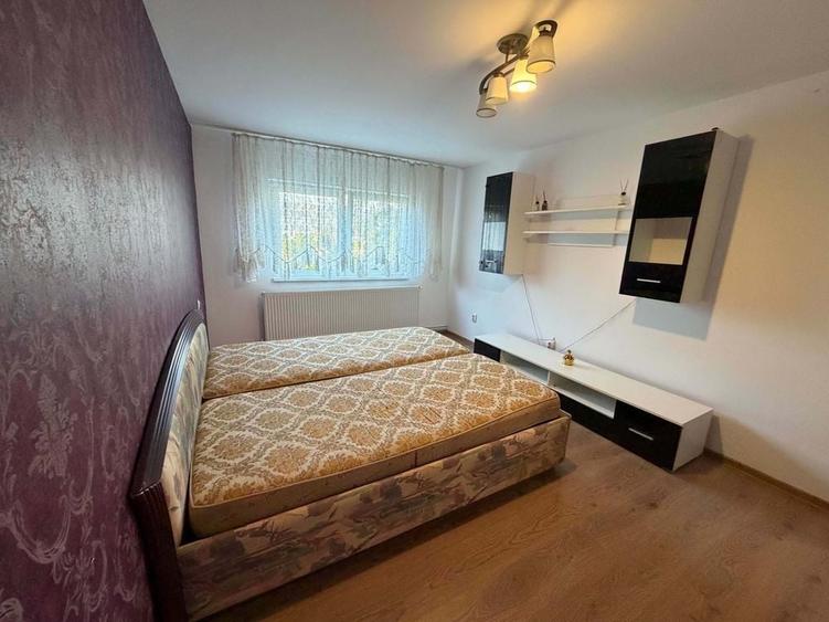 Apartament cu 3 camere decomandat în Exterior Vest