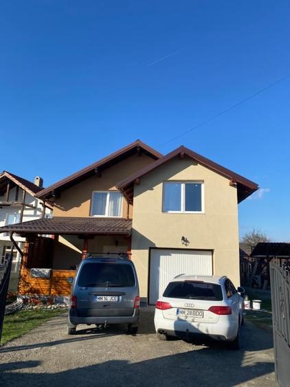 Casă individuală cu 5 camere cu Canalizare în Tămaia