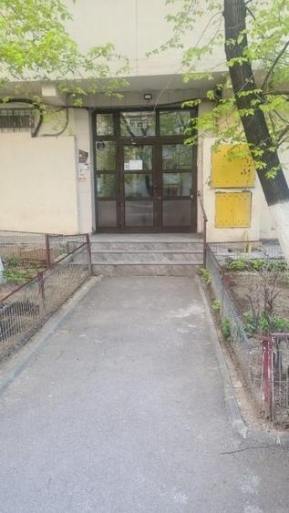 Apartament cu 3 camere decomandat în Tei
