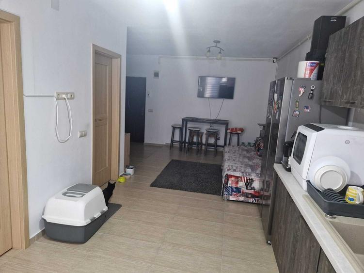 Apartament cu 2 camere semidecomandat în Florești