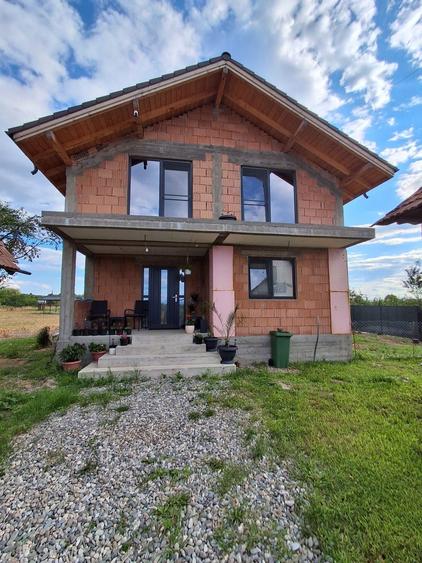 Casă cu 3 camere în Bercioiu