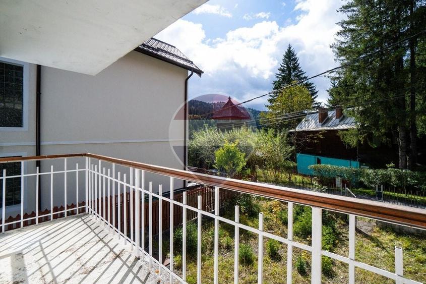 Duplex cu 8 camere cu Teren 304 Mp în Central