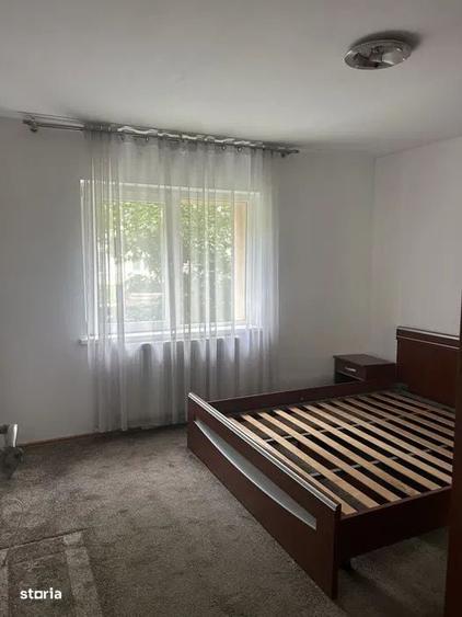 Apartament cu 3 camere decomandat în Astra