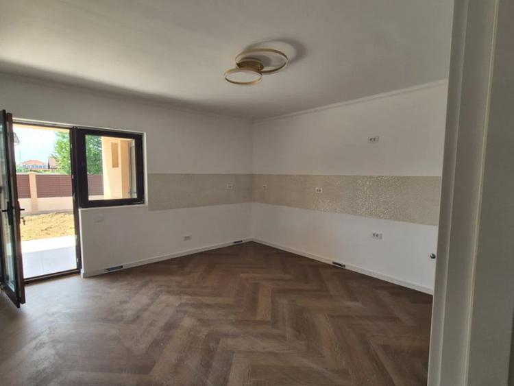 Casă cu 4 camere cu Teren 300 Mp în Central