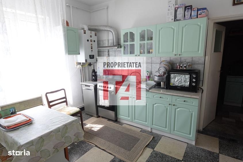 Casă cu 3 camere cu Teren 200 Mp în Central