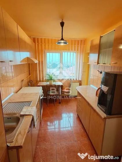 Apartament cu 4 camere semidecomandat în Central