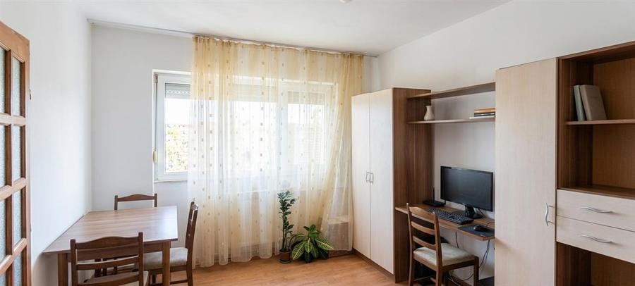 Garsonieră semidecomandată în Valenta