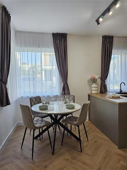 Duplex cu 5 camere cu Canalizare în Florești