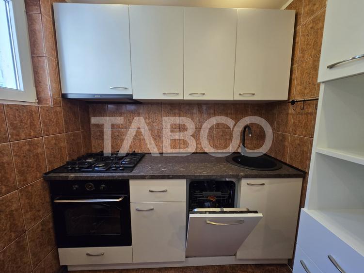 Apartament cu 3 camere semidecomandat, mobilat în Țiglari