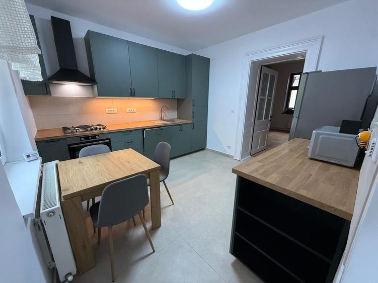 Casă cu 2 camere cu Teren 421 Mp în Centrul Civic