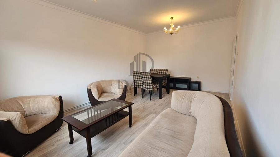 Apartament cu 4 camere decomandat, mobilat în Ștrand