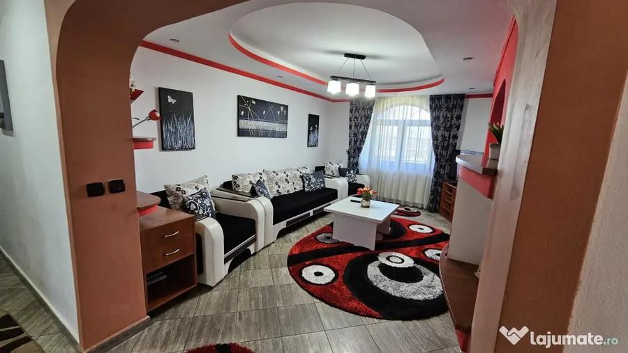 Apartament cu 7 camere decomandat în Central