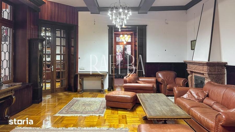 Casă cu 9 camere cu Teren 450 Mp în Rosetti