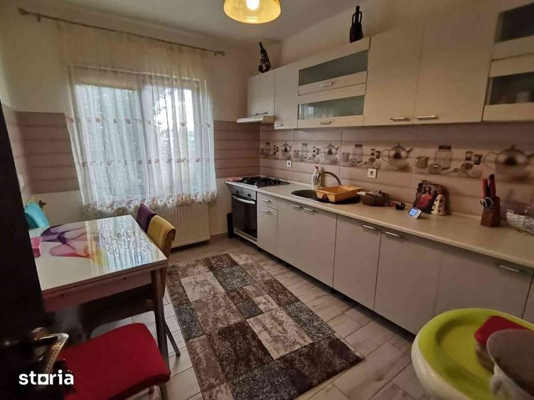 Casă cu 5 camere cu Teren 300 Mp în Cristian