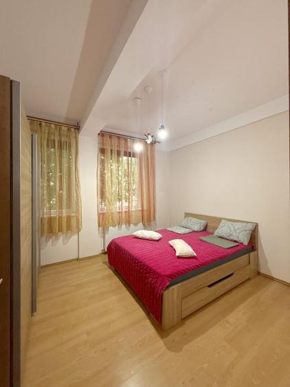 Apartament cu 3 camere decomandat în Girocului