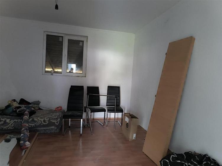 Casă cu 4 camere cu Canalizare în Central
