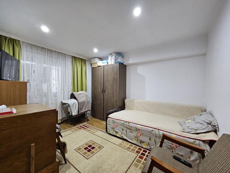Apartament cu 3 camere decomandat, mobilat în Dacia