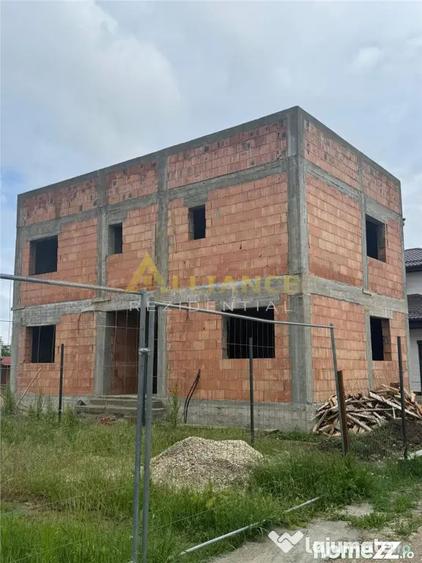 Casă cu 4 camere cu Teren 380 Mp în Central