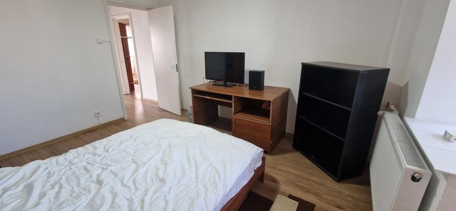 Apartament cu 3 camere semidecomandat, mobilat în Gării