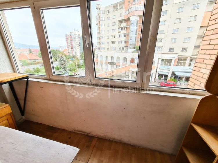 Apartament cu 4 camere decomandat, mobilat în Central