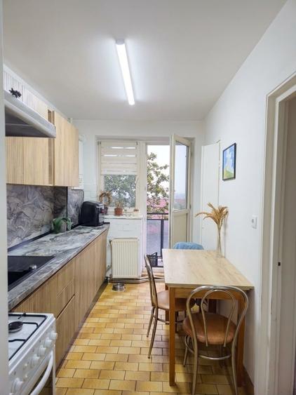 Apartament cu 3 camere semidecomandat în Central