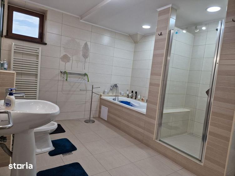 Casă cu Teren 906 Mp în Central