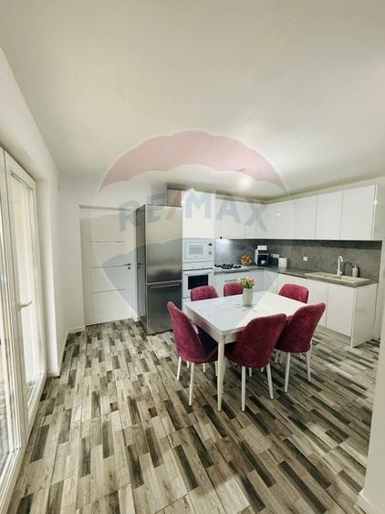 Duplex cu 6 camere cu Teren 229 Mp în Est