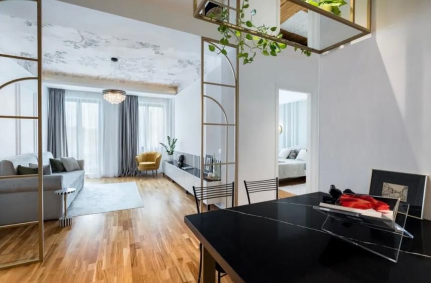 Apartament cu 3 camere în P-ța Victoriei