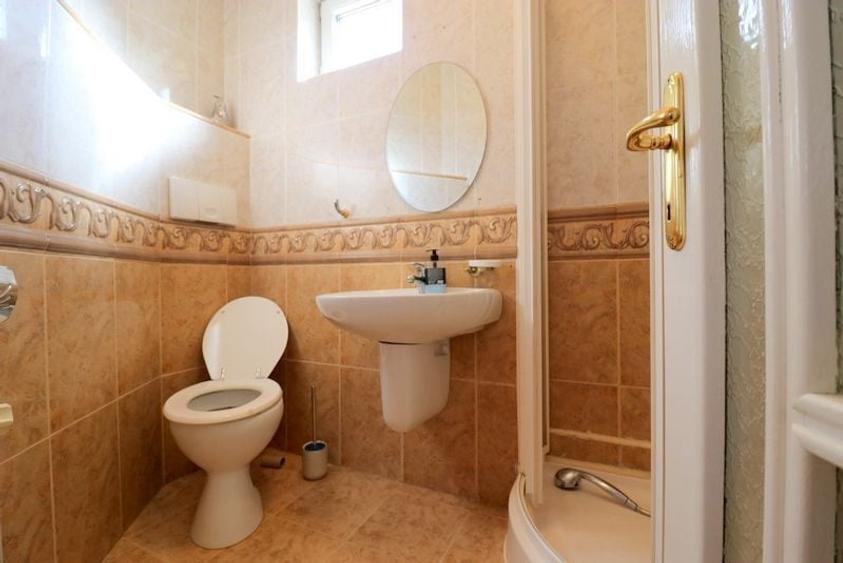 Casă individuală cu 4 camere cu Canalizare în Mehala