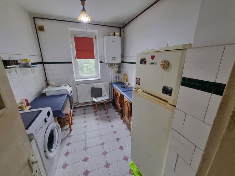 Apartament cu 3 camere semidecomandat în Tomis I