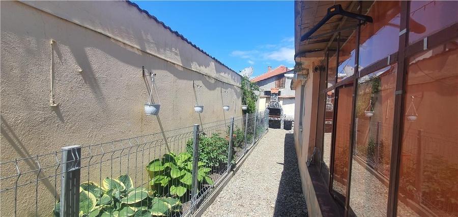 Casă cu 4 camere cu Canalizare în Lupeni