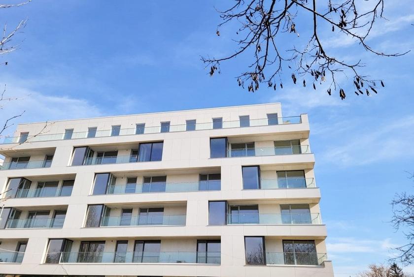 Apartament cu 3 camere decomandat în Străulești