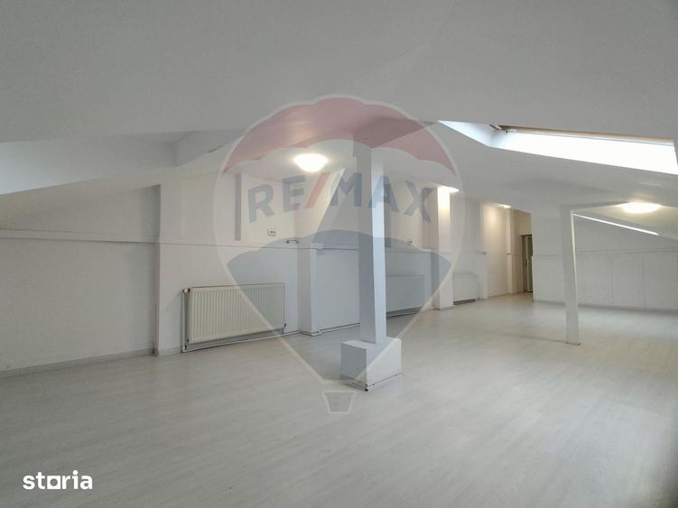 Casă cu 7 camere cu Teren 212 Mp în Ștefan cel Mare