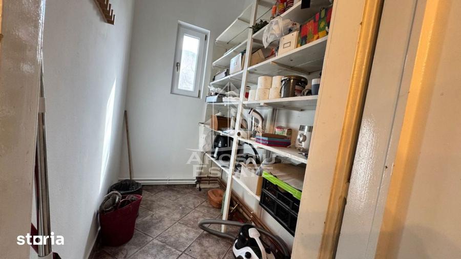 Apartament cu 4 camere decomandat în Șagului