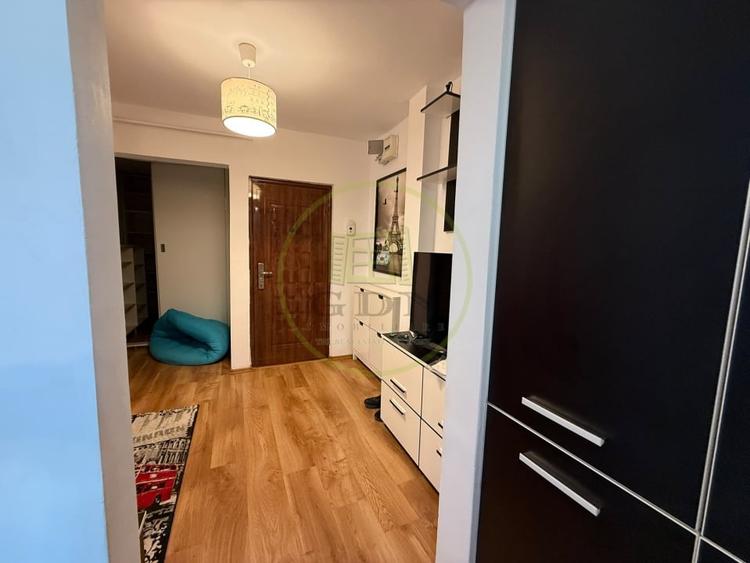 Apartament cu 3 camere semidecomandat, mobilat în Brazda lui Novac