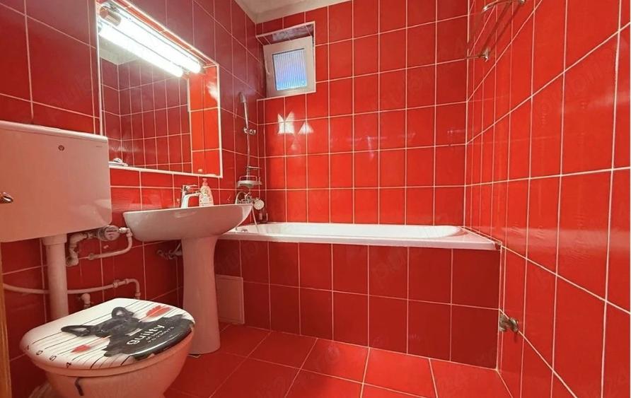 Apartament cu 4 camere decomandat în Medicină