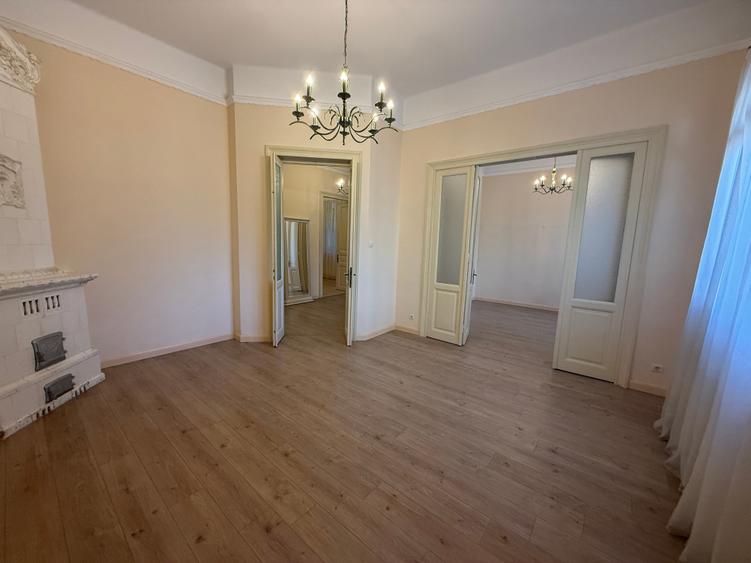 Casă individuală cu 5 camere cu Teren 180 Mp în Dacia