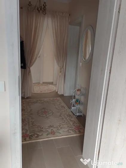 Apartament cu 3 camere decomandat în Vest
