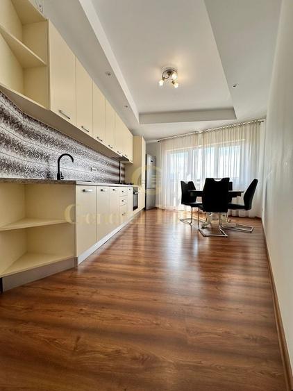 Apartament cu 3 camere decomandat, mobilat în Tractorul