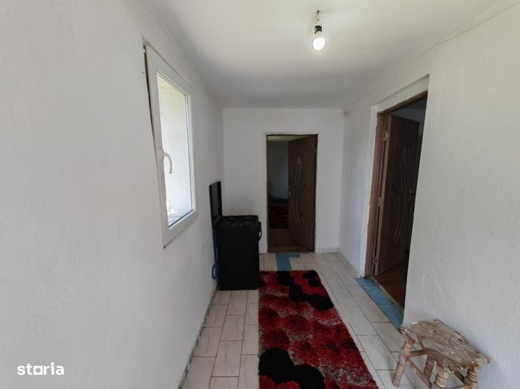 Casă cu 3 camere nedecomandat în Izvoare