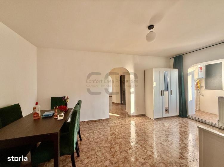 Apartament cu 4 camere semidecomandat în Tineretului