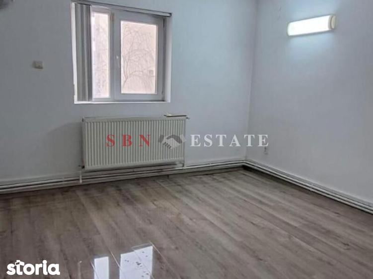 Casă cu 9 camere cu Teren 440 Mp în Mihai Bravu