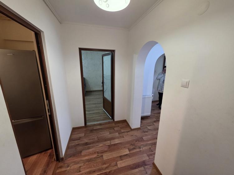 Apartament cu 3 camere decomandat în Prundu
