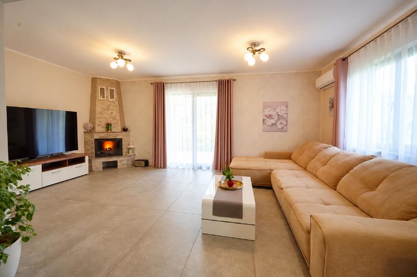 Duplex cu 4 camere cu Canalizare în Dumbrăvița