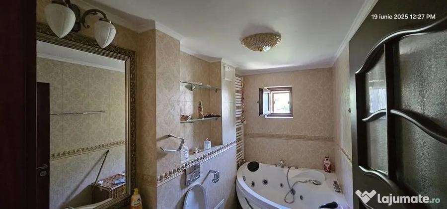 Apartament cu 3 camere decomandat în Micro 16
