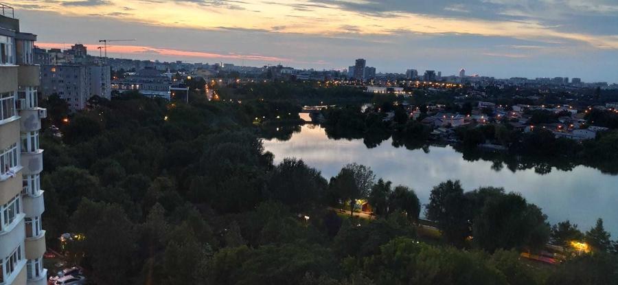 Apartament cu 2 camere decomandat în Est